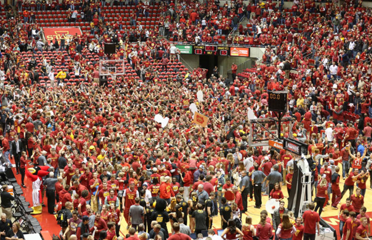 Reporter Breaks Leg After Iowa State Fans Storm Court Complex