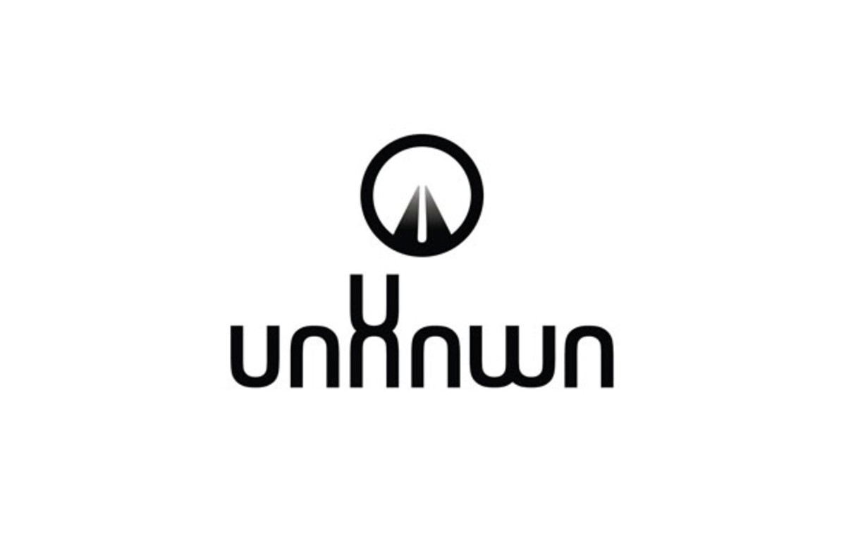 unknwn shoe store