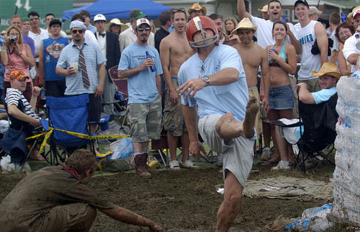 Gallery The Most Drunk Horse Racing Fans at the Triple Crown Complex