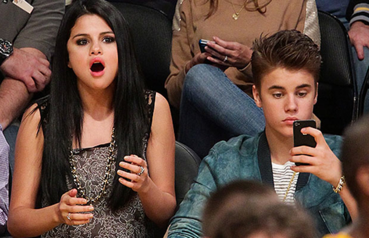 Gallery: Disinterested Fans Sitting Courtside | Complex