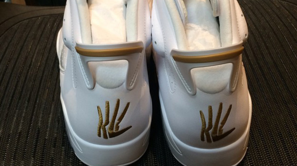 kawhi leonard shoes logo