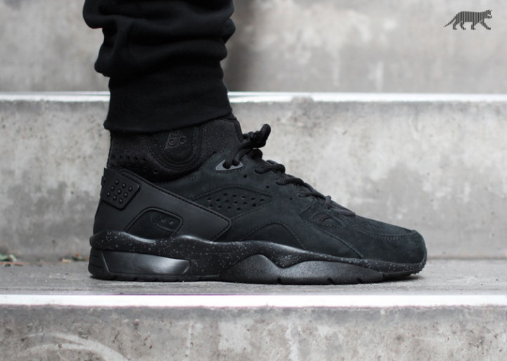 black nike acg