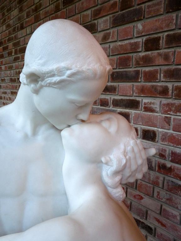 20 Kissing Sculptures Complex