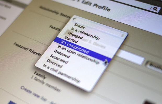 20 Social Media Signs Your Girl Is Going To Leave You Complex