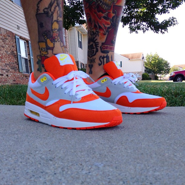 air max 1 orange and black