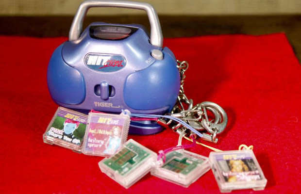 Childhood toys from the 90s- hit clips