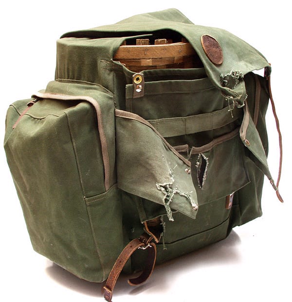 Old bag. Duluth Pack рюкзак. Duluth Pack Duluth рюкзак. Брезентовый рюкзак м кожаными ремнями.