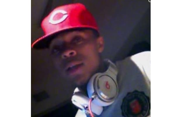 Bow Wow Beats By Dre Pro - Gallery: YMCMB Artists Wearing Beats By Dre ...