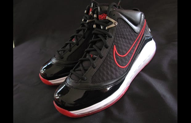 Nike Air Max LeBron VII 