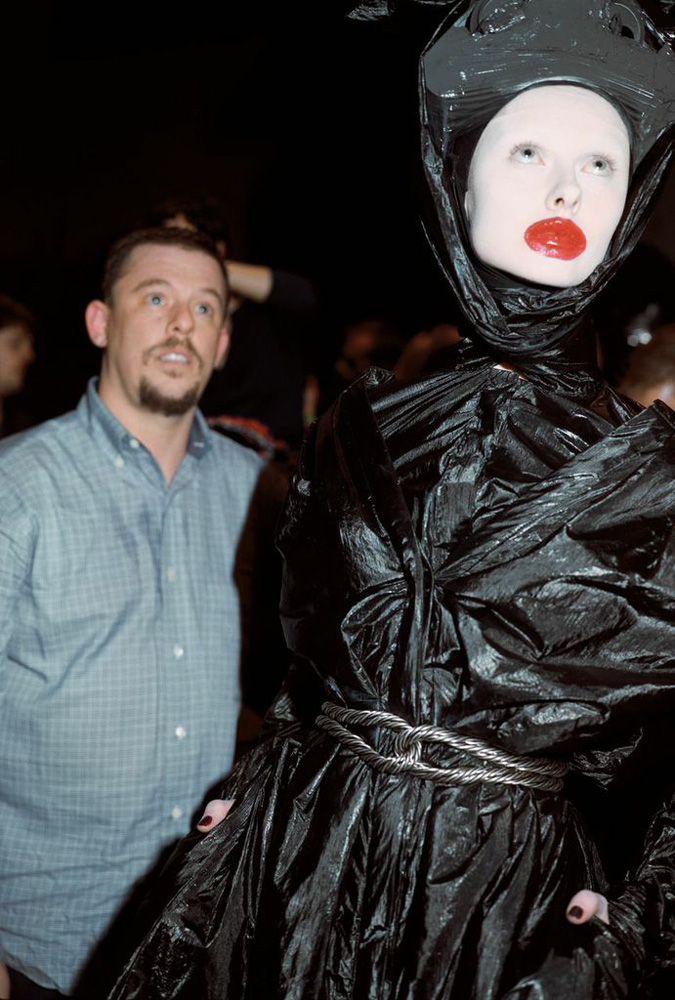 Rare Behind-The-Scenes Photos of Alexander McQueen at Work Are Being ...