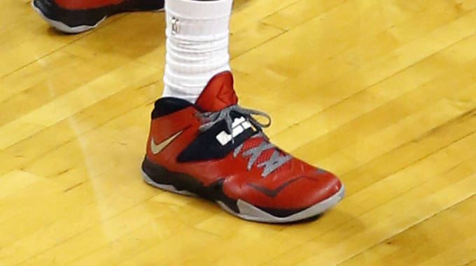 shoes lebron wore last night