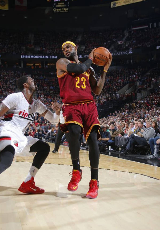 LeBron James Brings Out Another LeBron 12 PE Against the Blazers | Complex