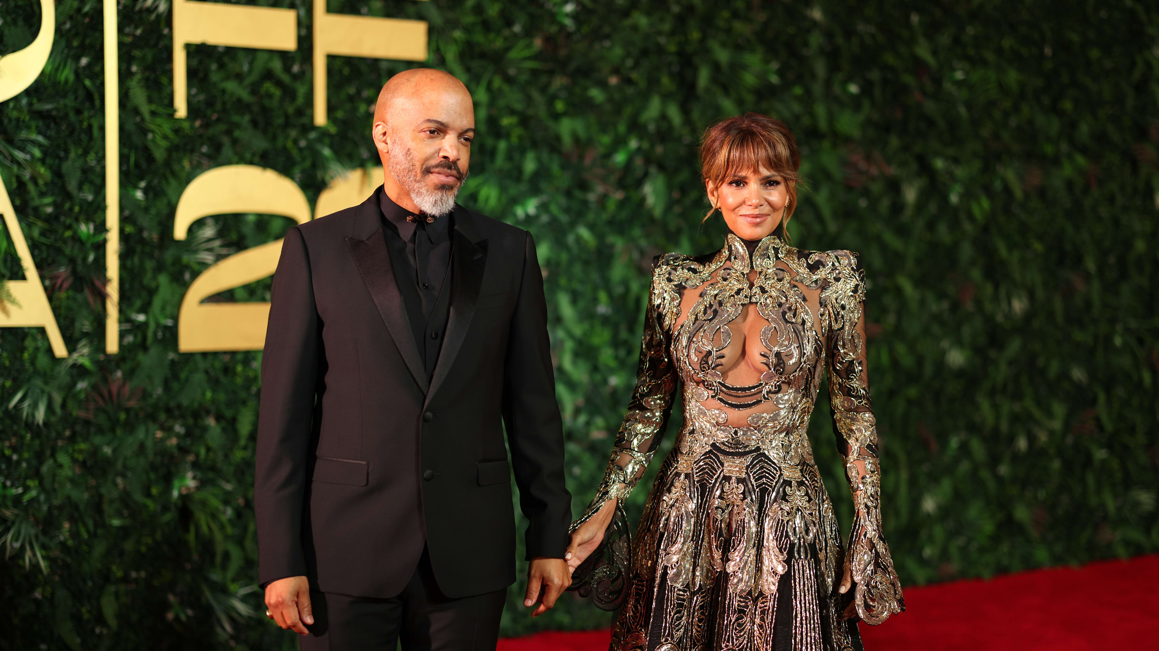 JEDDAH, SAUDI ARABIA - DECEMBER 07: Van Hunt and Halle Berry attend the red carpet on the closing night of the Red Sea International Film Festival 2023 on December 07, 2023 in Jeddah, Saudi Arabia.