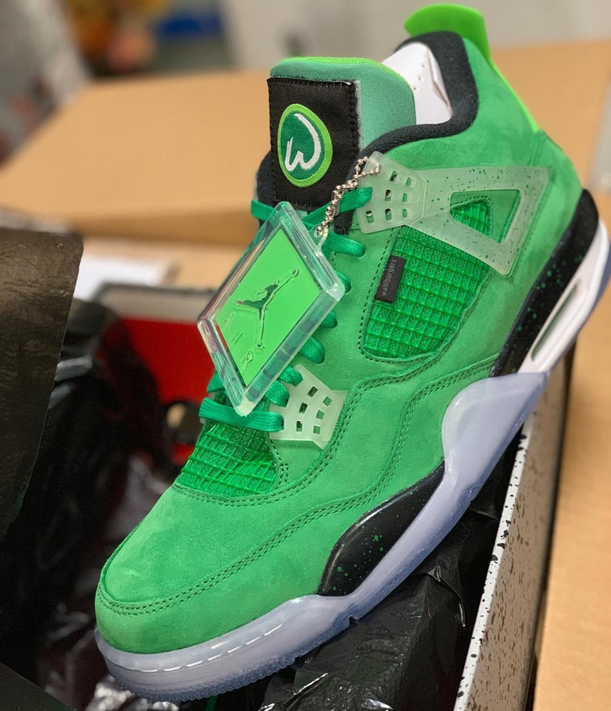 Air Jordan 4 'Wahlburgers'