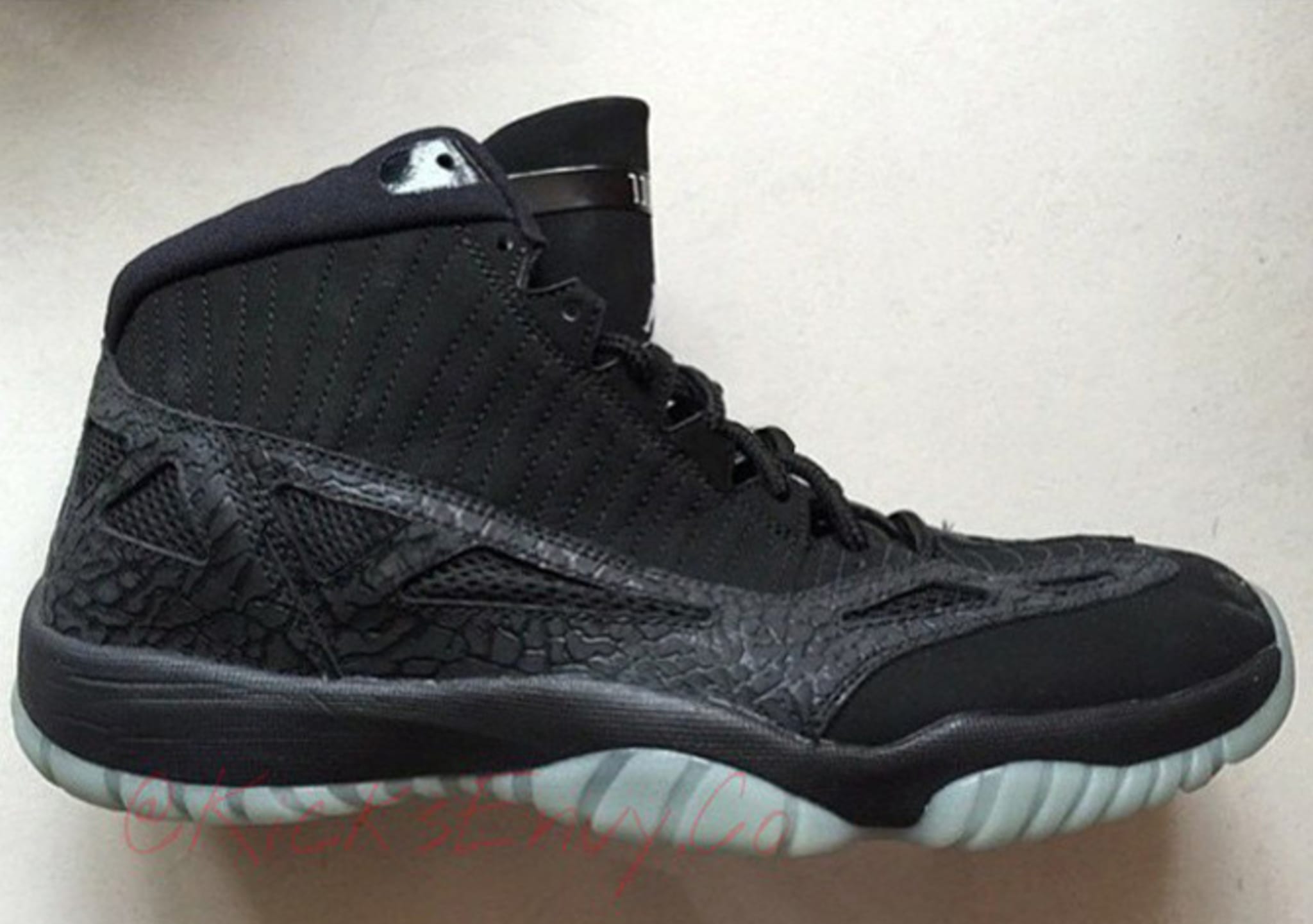 Air Jordan 11 IE Mid