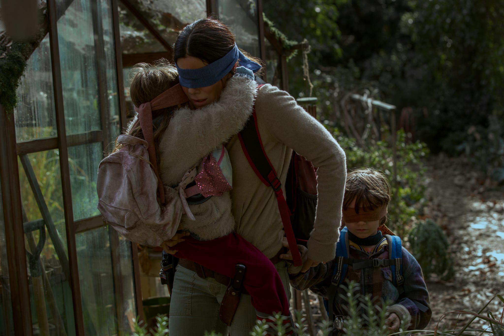 Vivien Lyra Blair, Sandra Bullock, Julian Edwards in Netflix's 'Bird Box'
