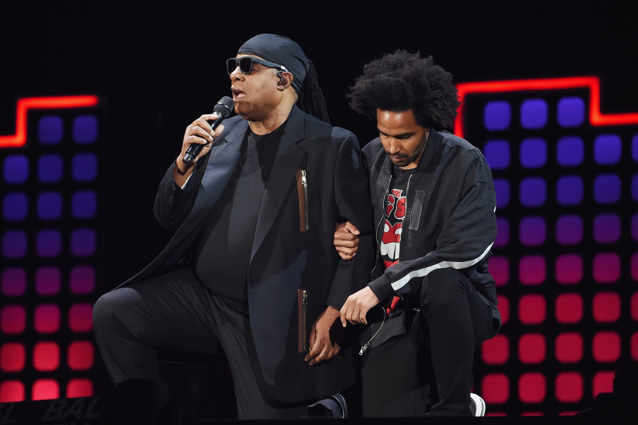 Stevie Wonder Kneels following Trump Comments