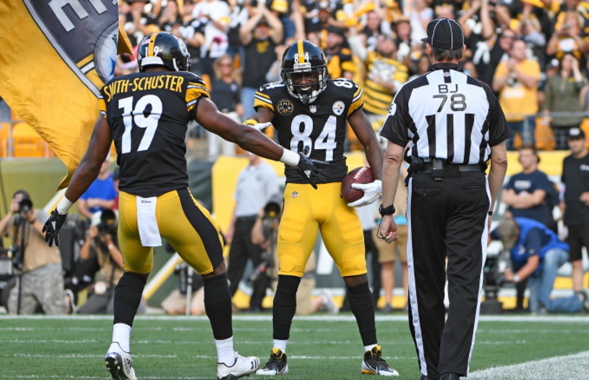 Antonio Brown celebrates reception with JuJu Smith Schuster