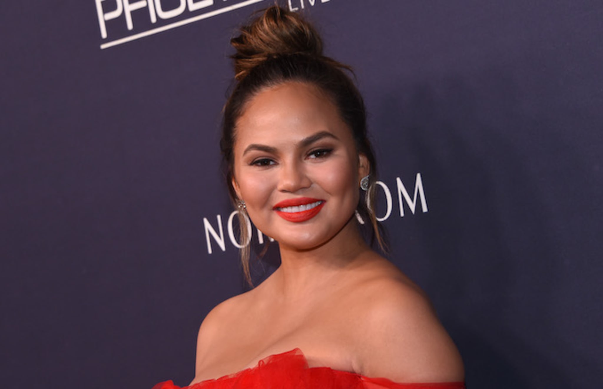 Chrissy Teigen attends the 2017 Baby2Baby gala.