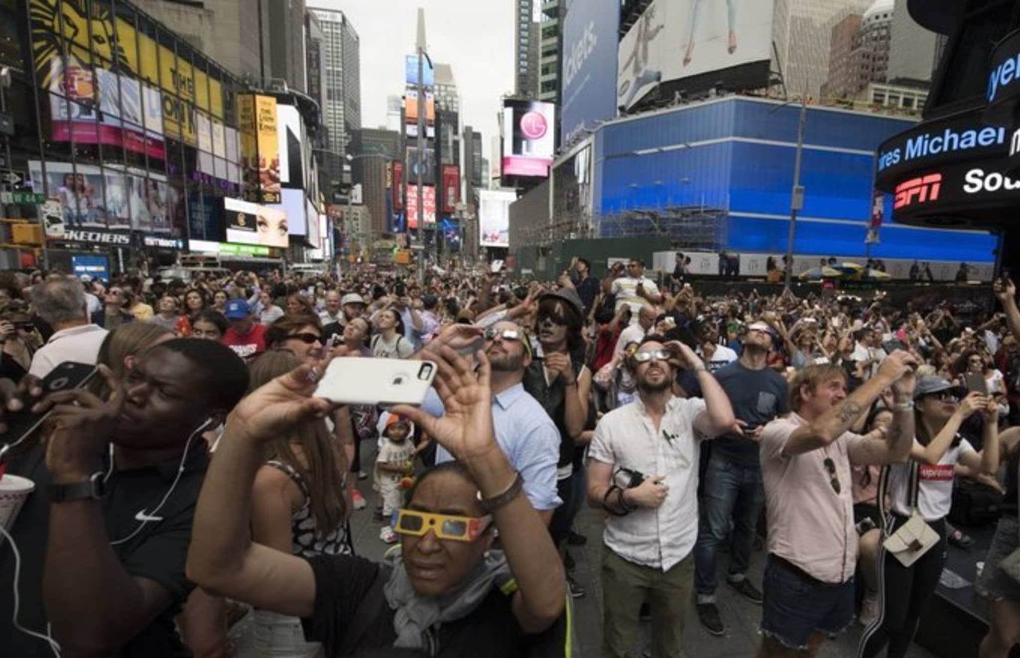 eclipse times square