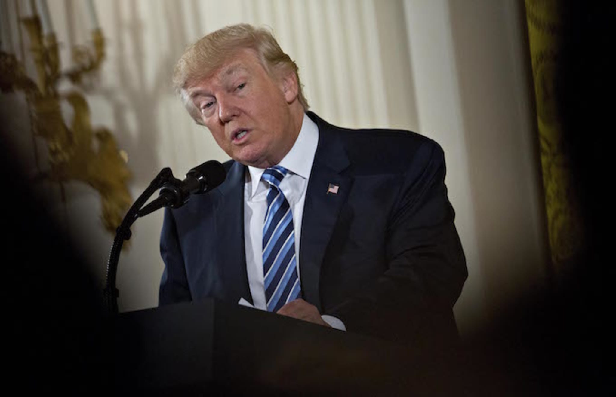Trump swearing in staff