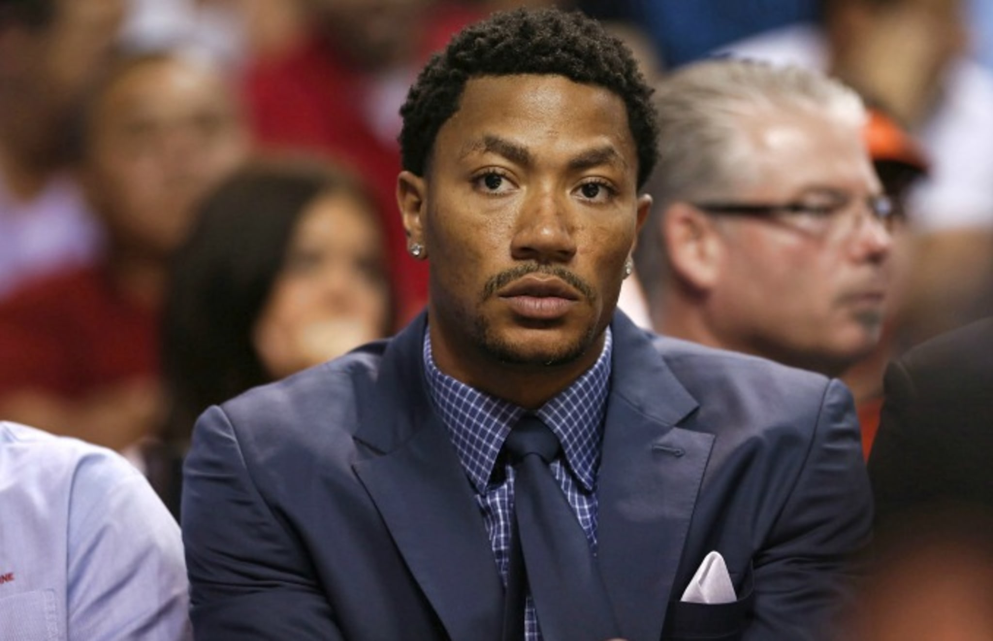 Derrick Rose sits on the bench.