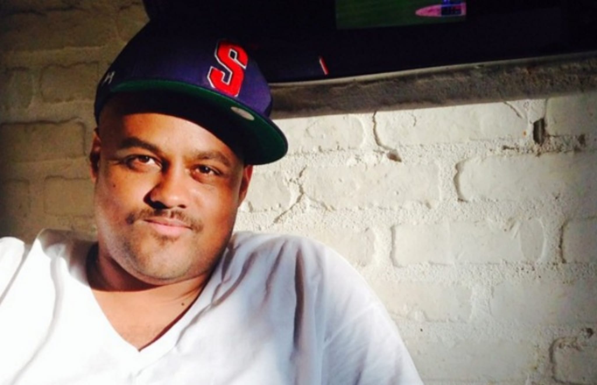 punch instagram selfie white wall