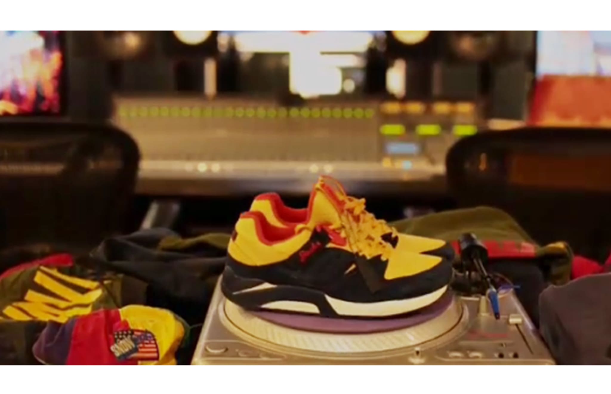 Just Blaze x Packer Shoes x Saucony Grid 9000 preview