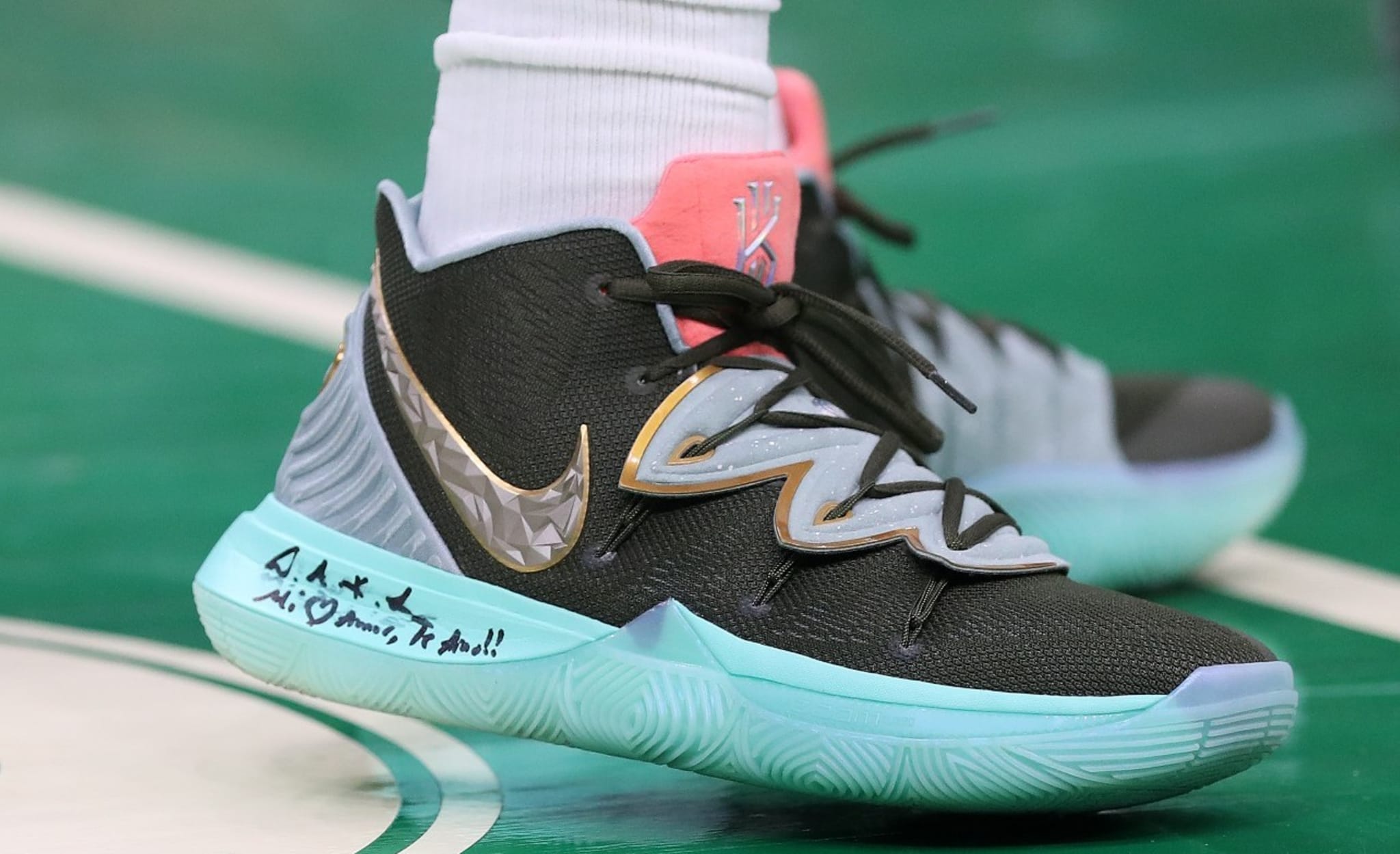 Concepts x Nike Kyrie 5 'Ikhet Dusk' Friends and Family (Lateral)