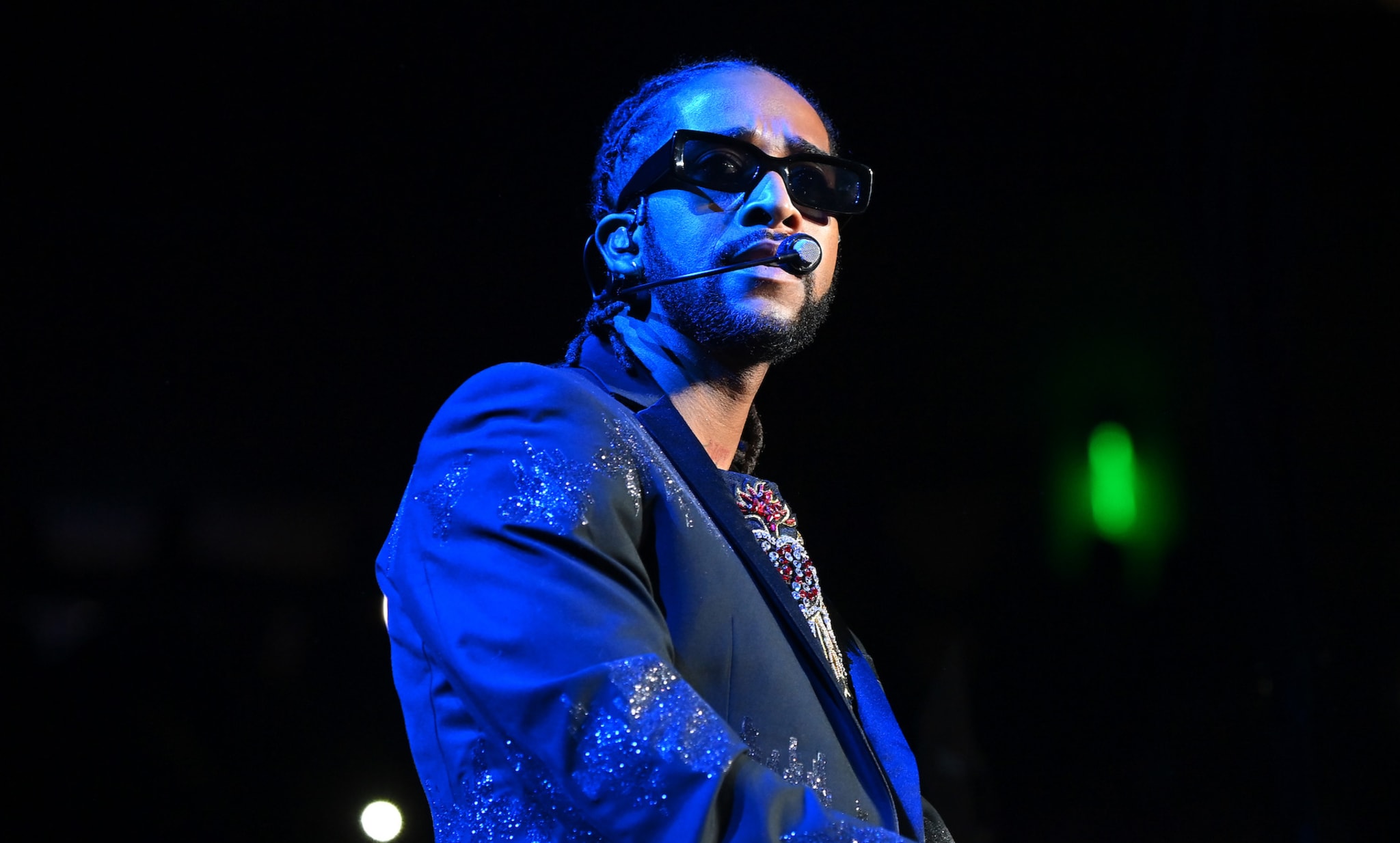 Omarion performing onstage during 2021 Millennium Tour
