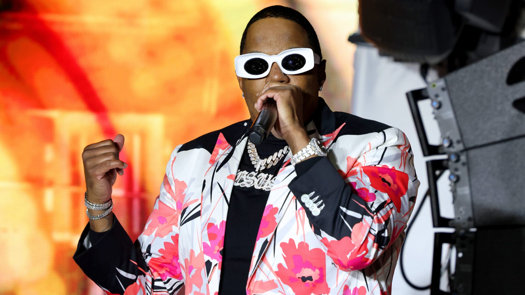 mase performing live