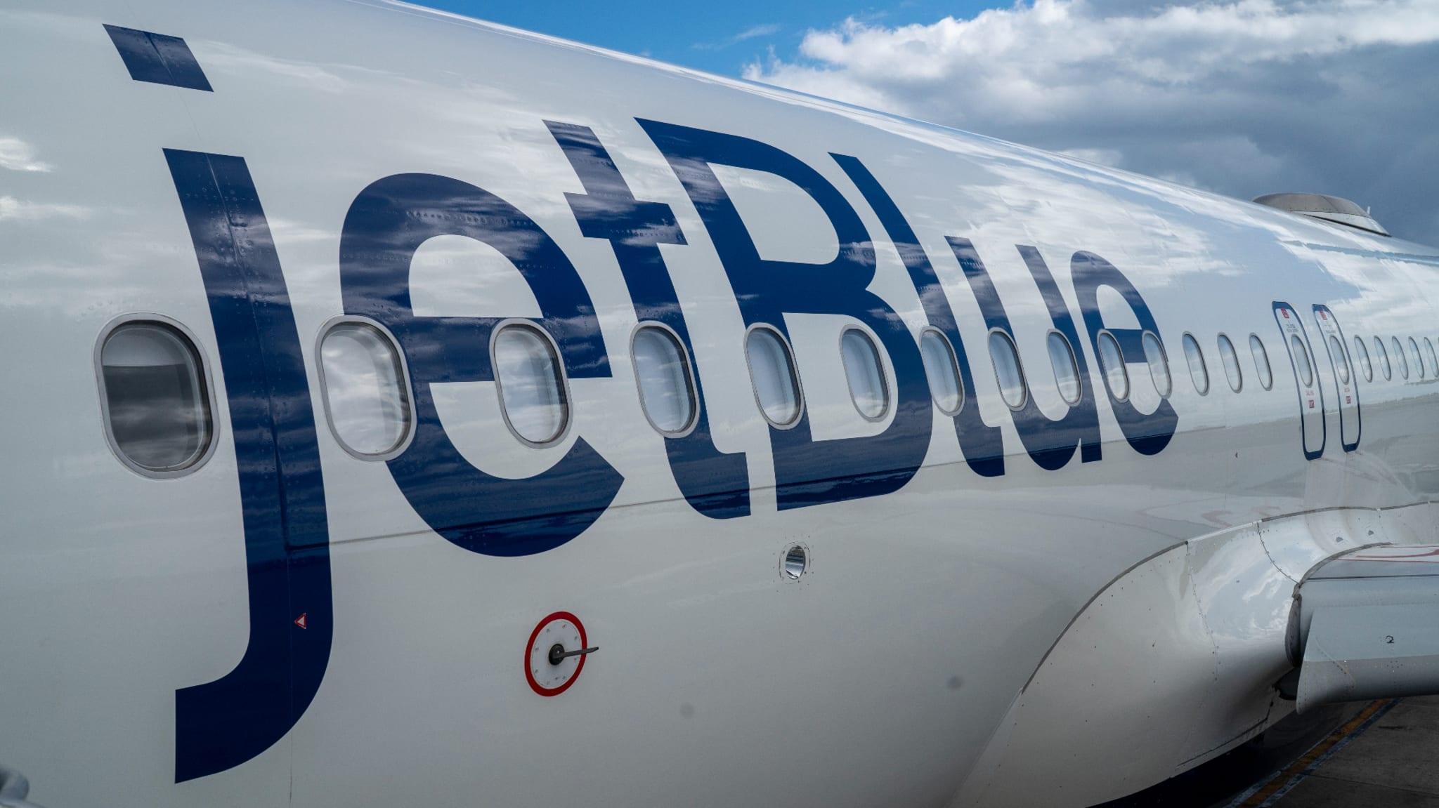 Photo of a JetBlue plane from the outside.