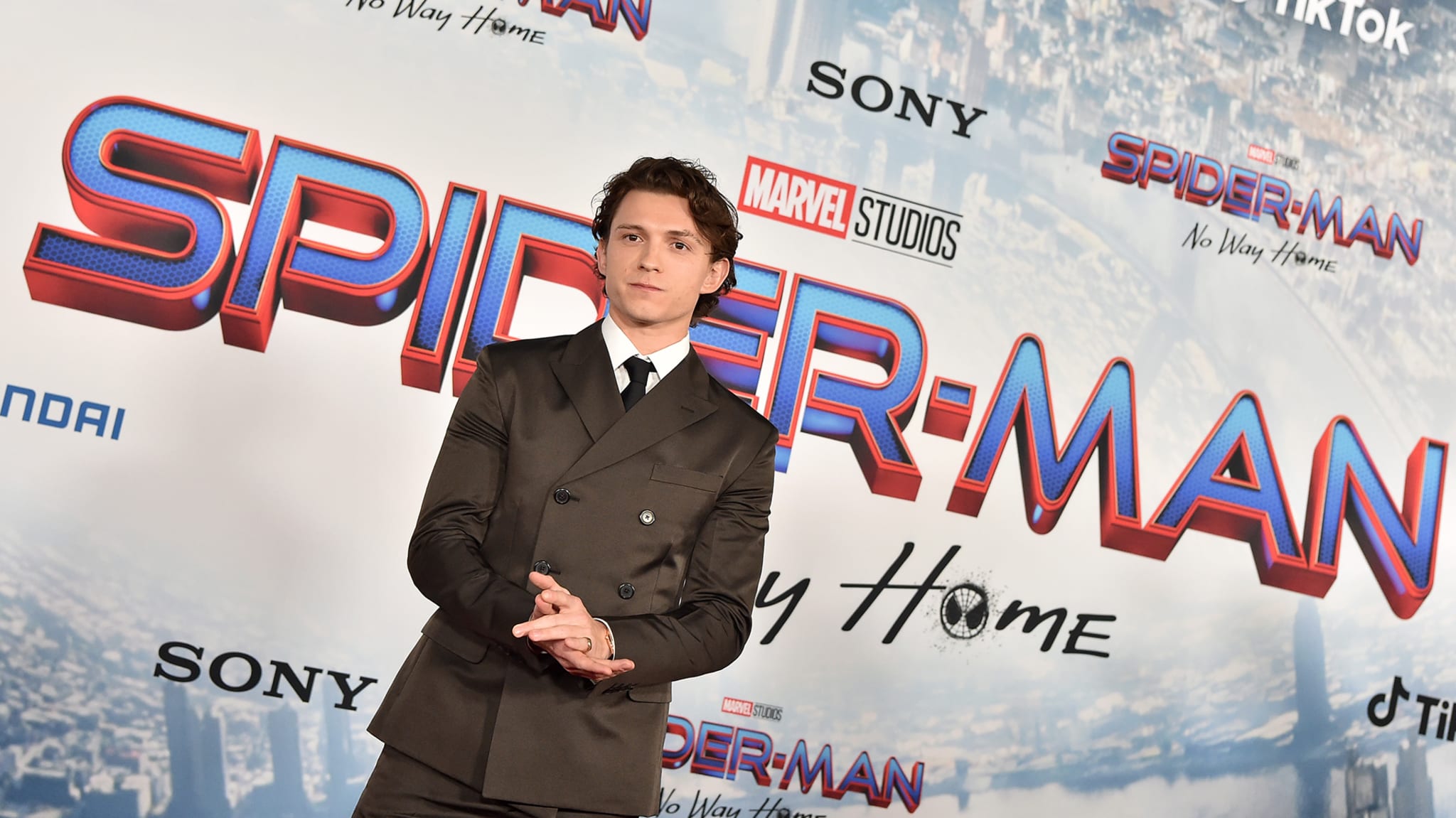 Tom Holland attends Sony's 'Spider Man No Way Home' Los Angeles Premiere