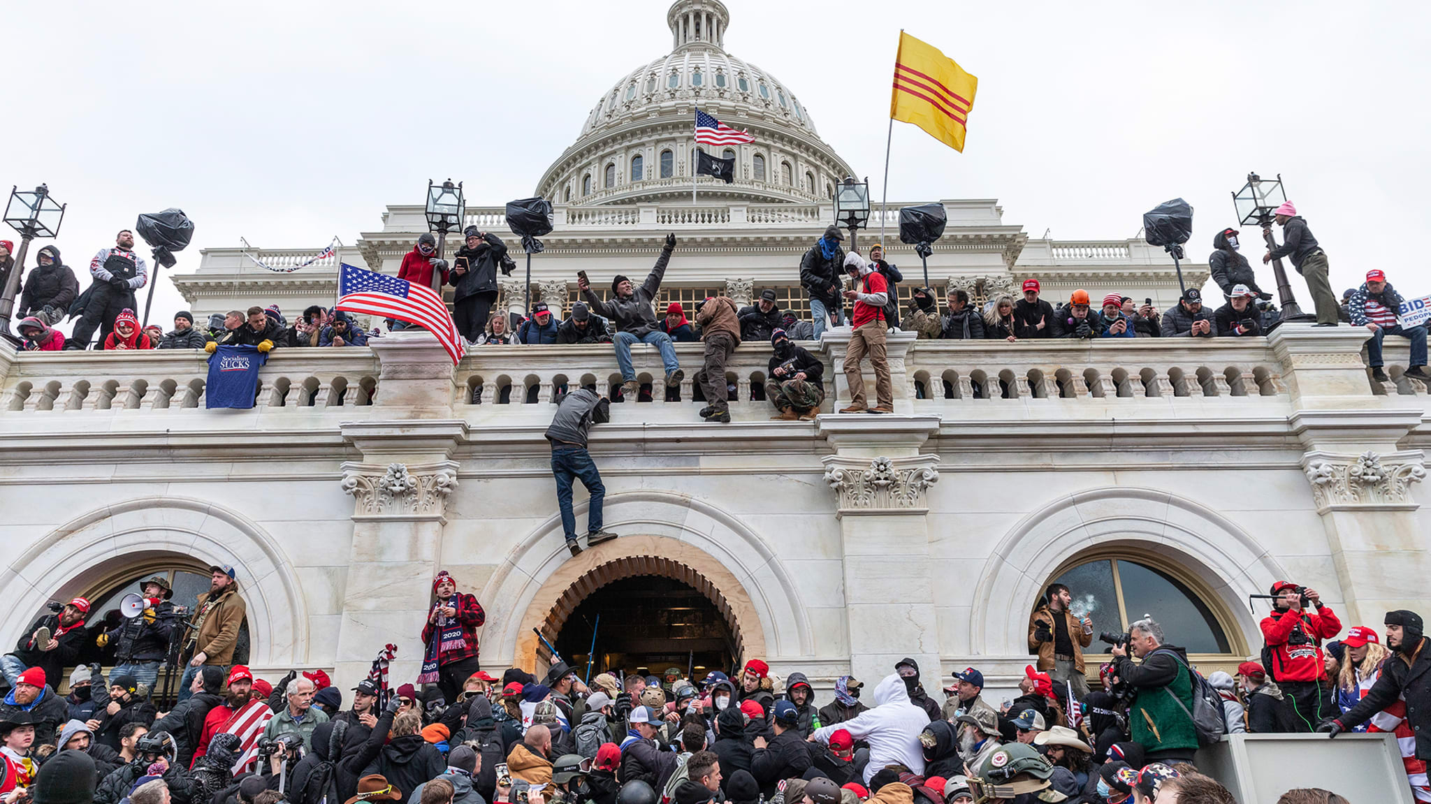 trump supporters storm capitol