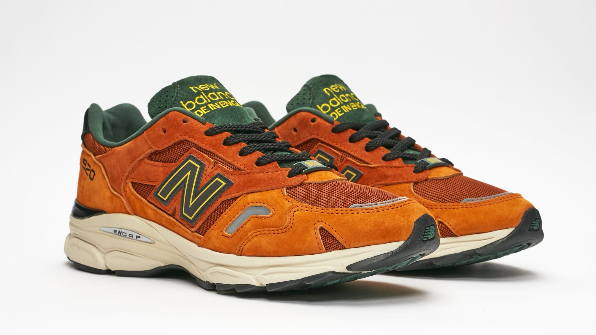 Sneakersnstuff x New Balance 920 'SNS Sports World' Pair