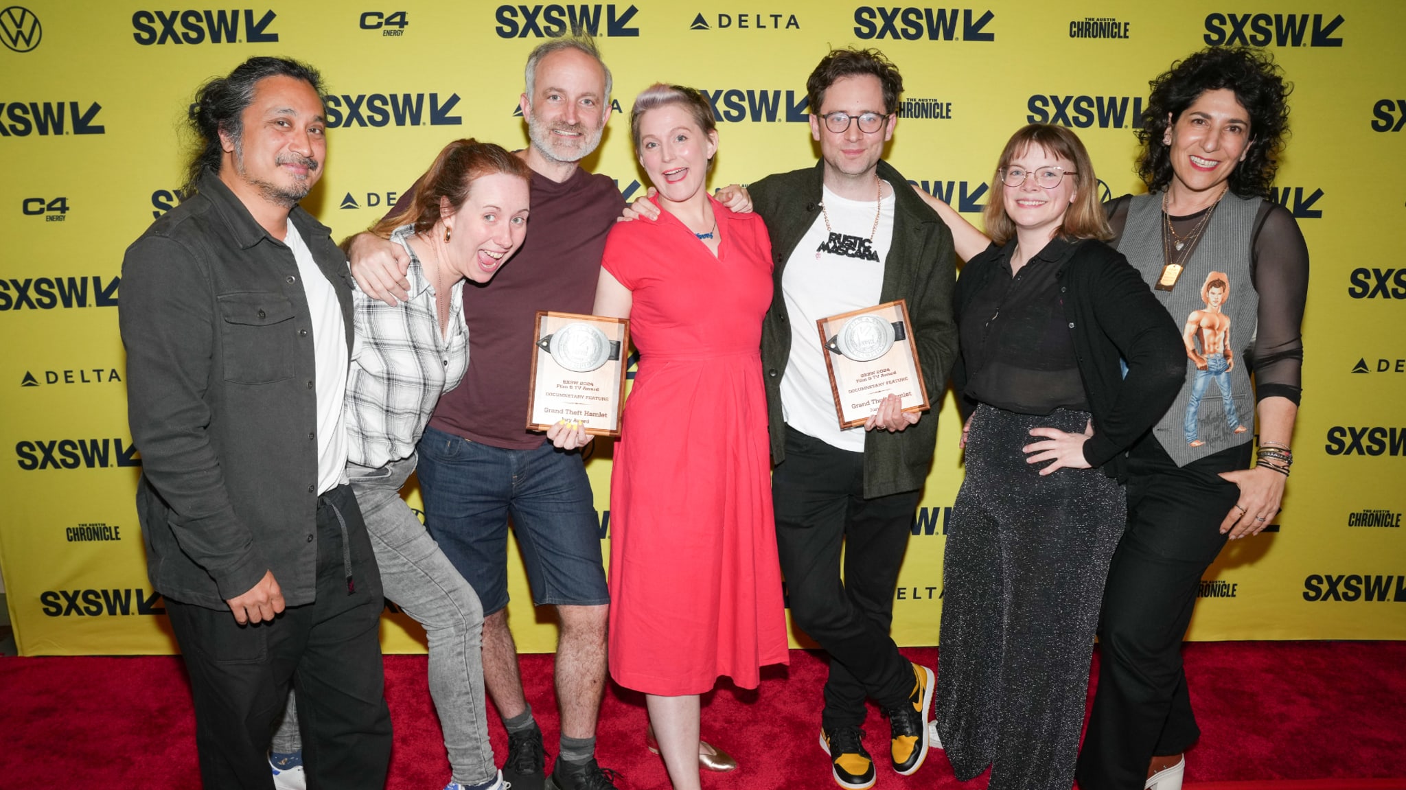 Jamie Perera, Rebecca Wolff, Mark Oosterveen, Pinny Grylls, Sam Crane, Julia Ton and Jen Cohn win the Documentary Feature Competition for 'Grand Theft Hamlet.'