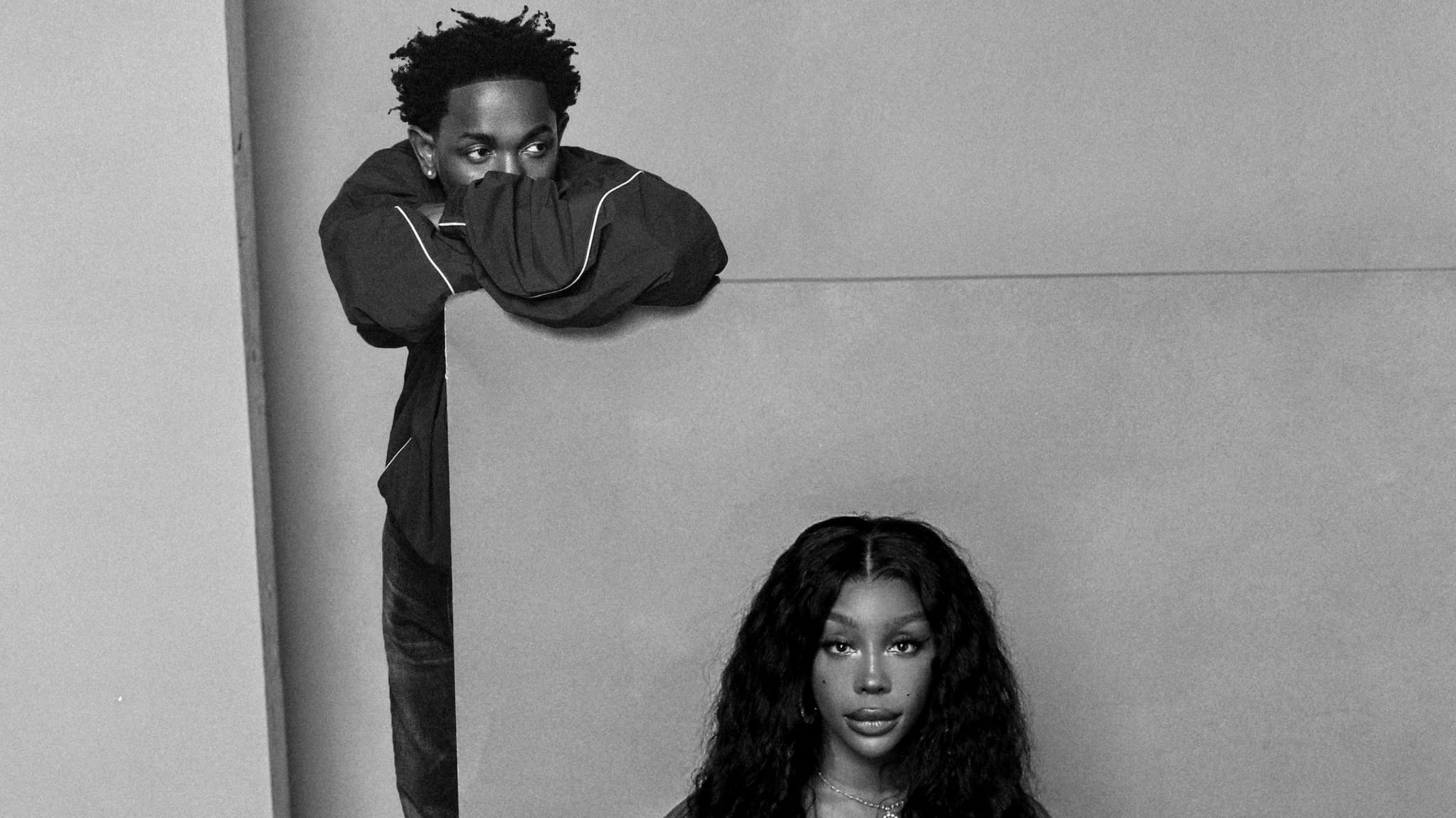 Black and white image of Kendrick leaning over a wall and SZA sitting below.
