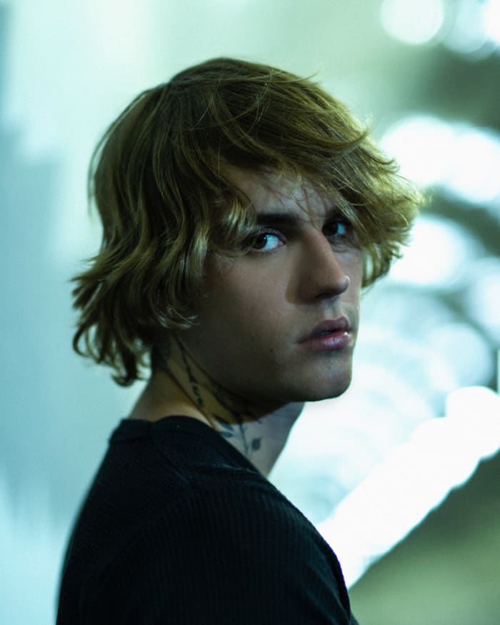 JUSTIN BEIBER