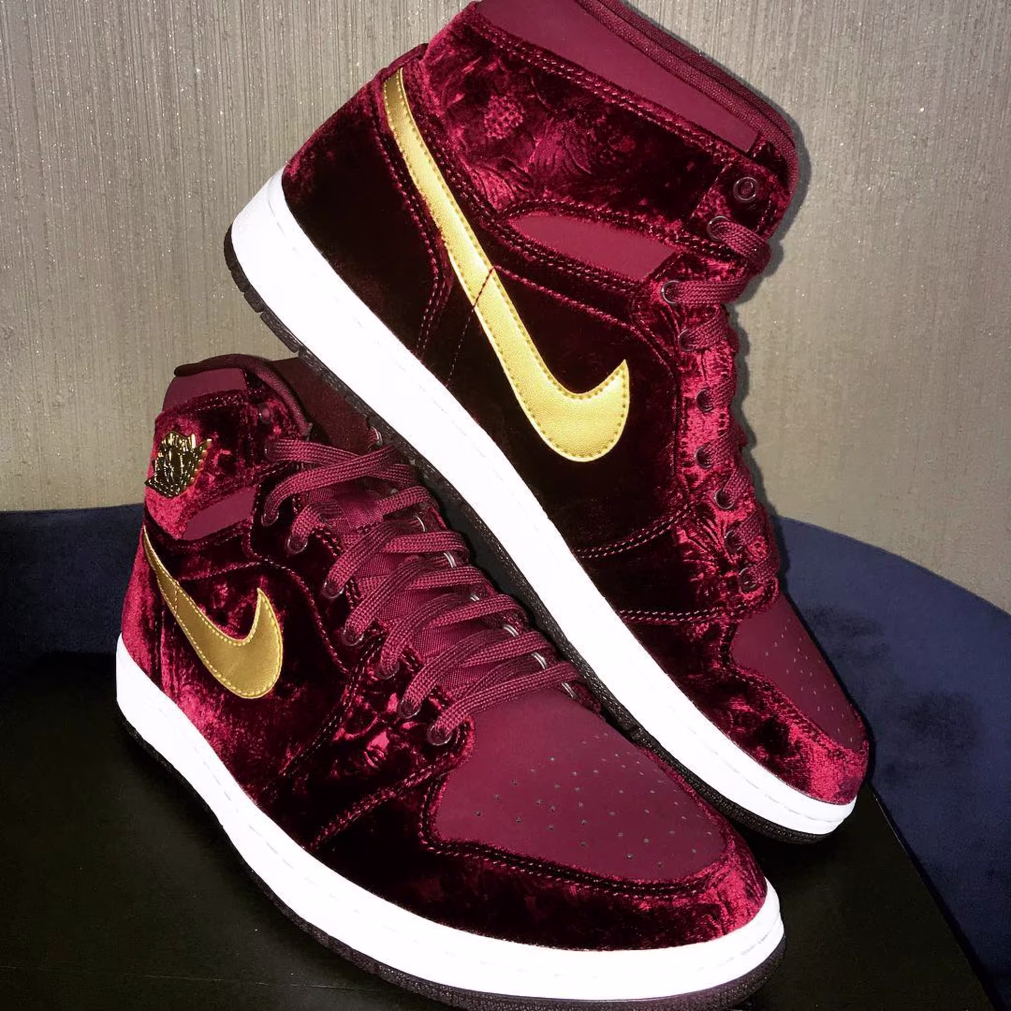 Red Velvet Air Jordan 1 Heriess