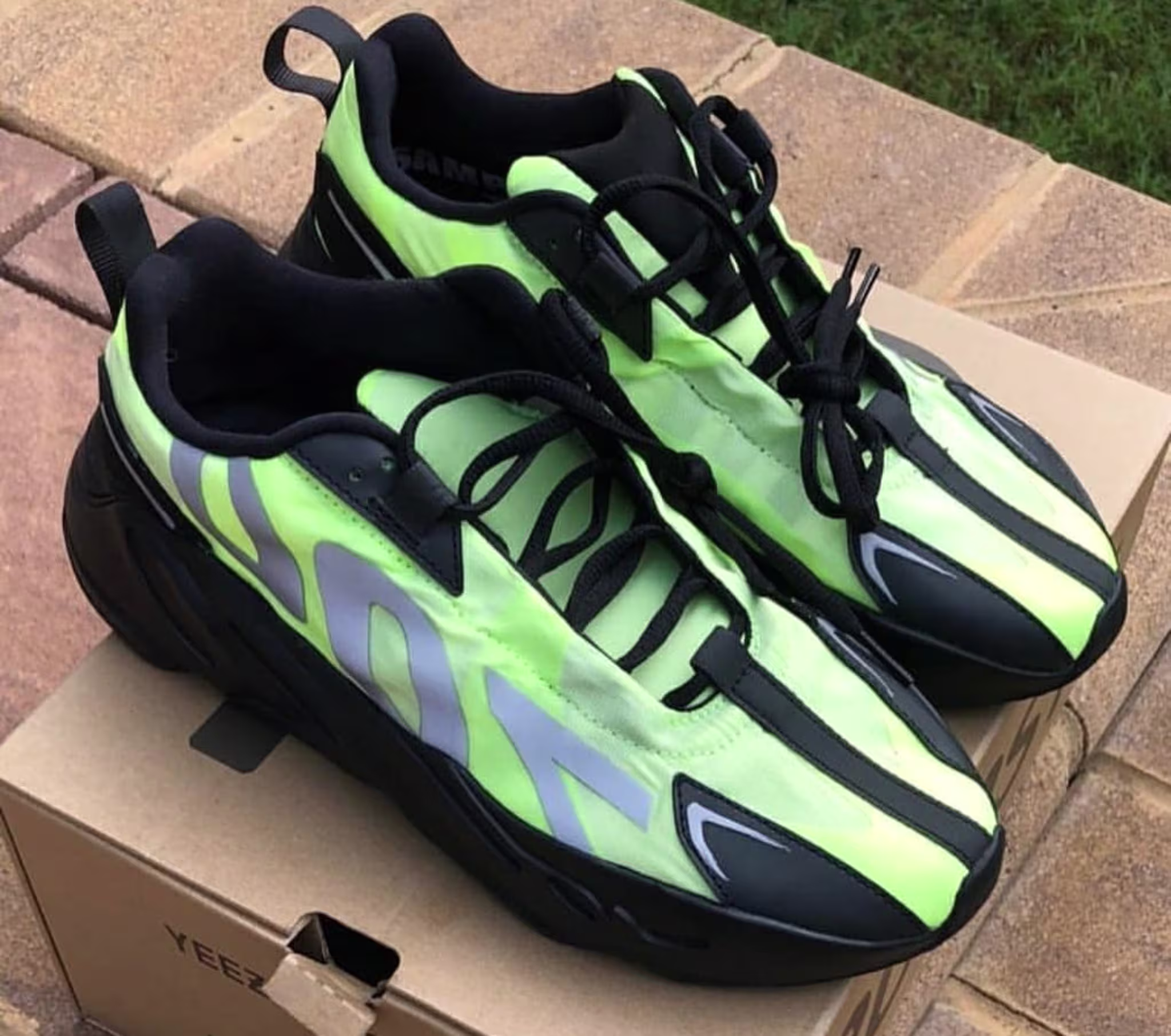 Adidas Yeezy Boost 700 VX (Side)