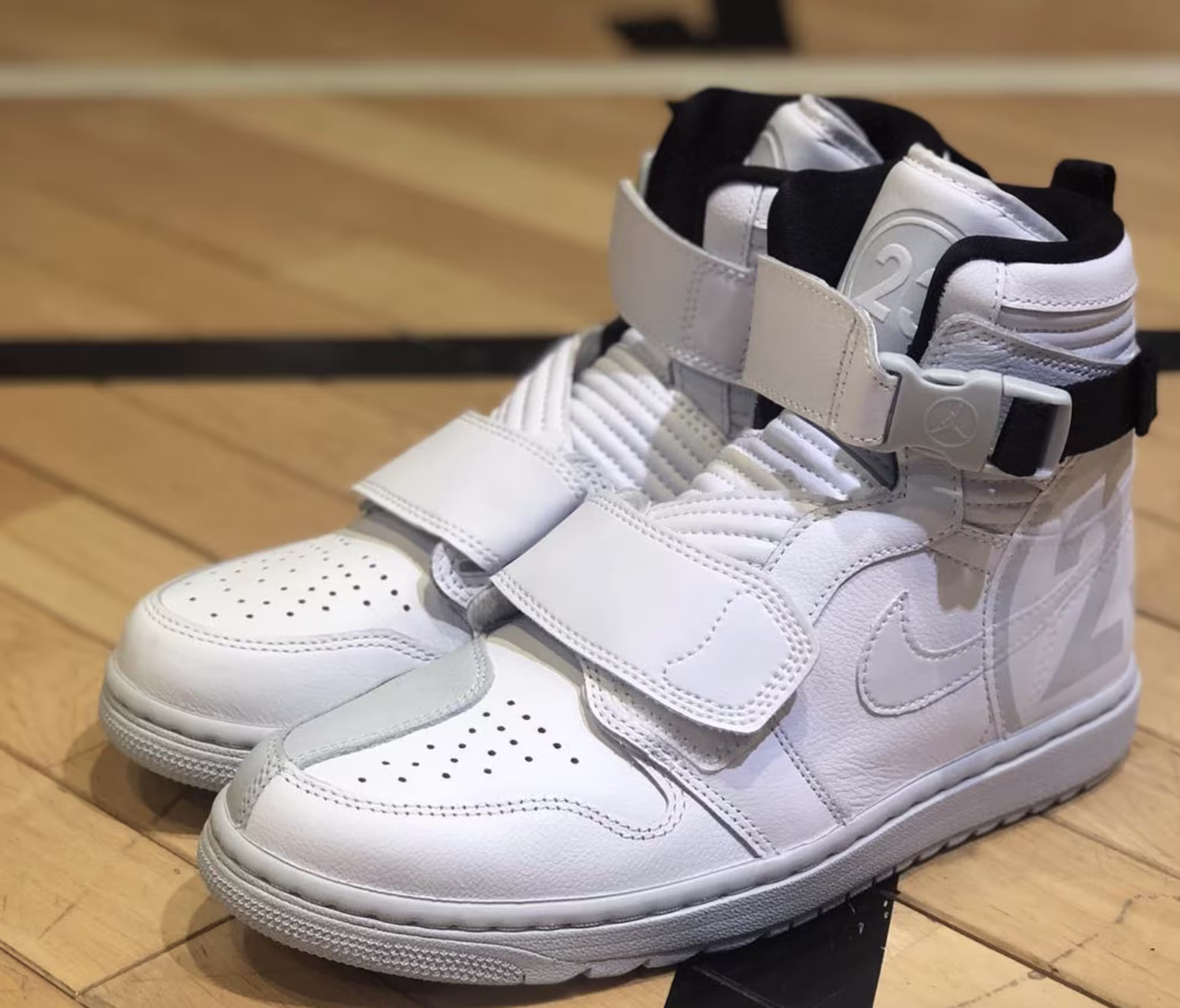 Air Jordan 1 'Motorsports' AT3146 100 1