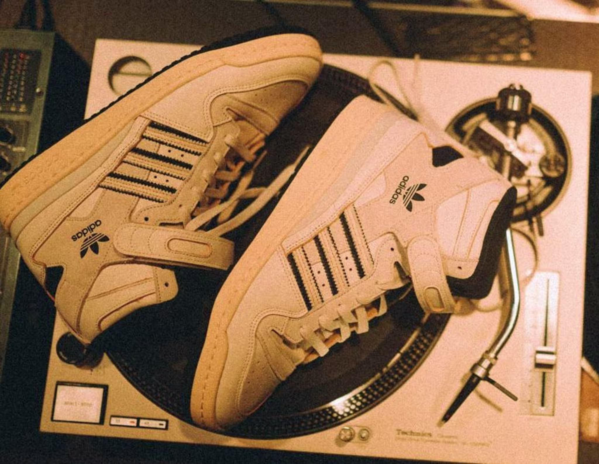 Sivasdescalzo x Adidas Forum Hi Side