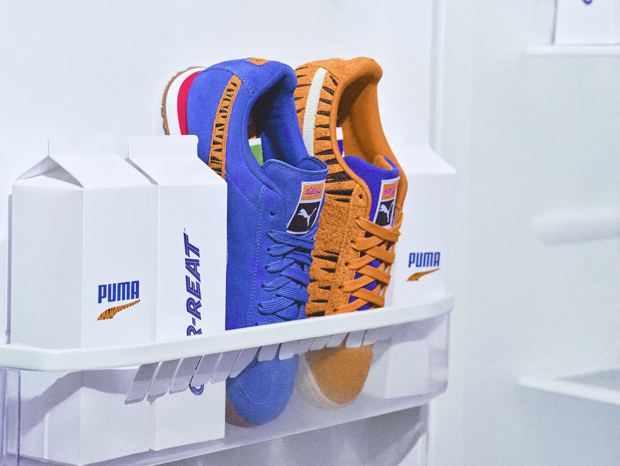 Kellogg's Frosted Flakes Tony the Tiger Suede & Roma Collection