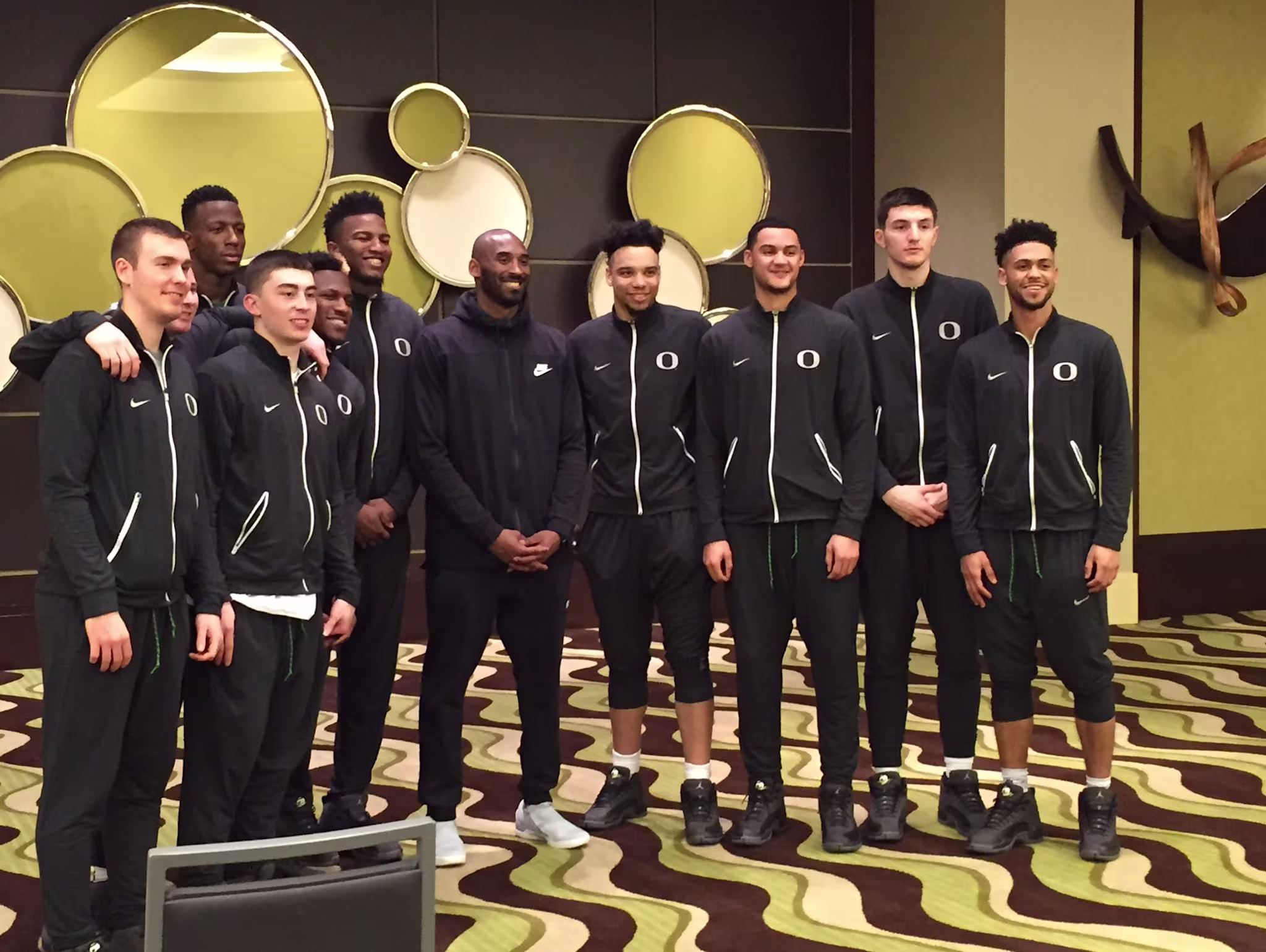 Kobe Bryant Visits Oregon Ducks Final Four (1)