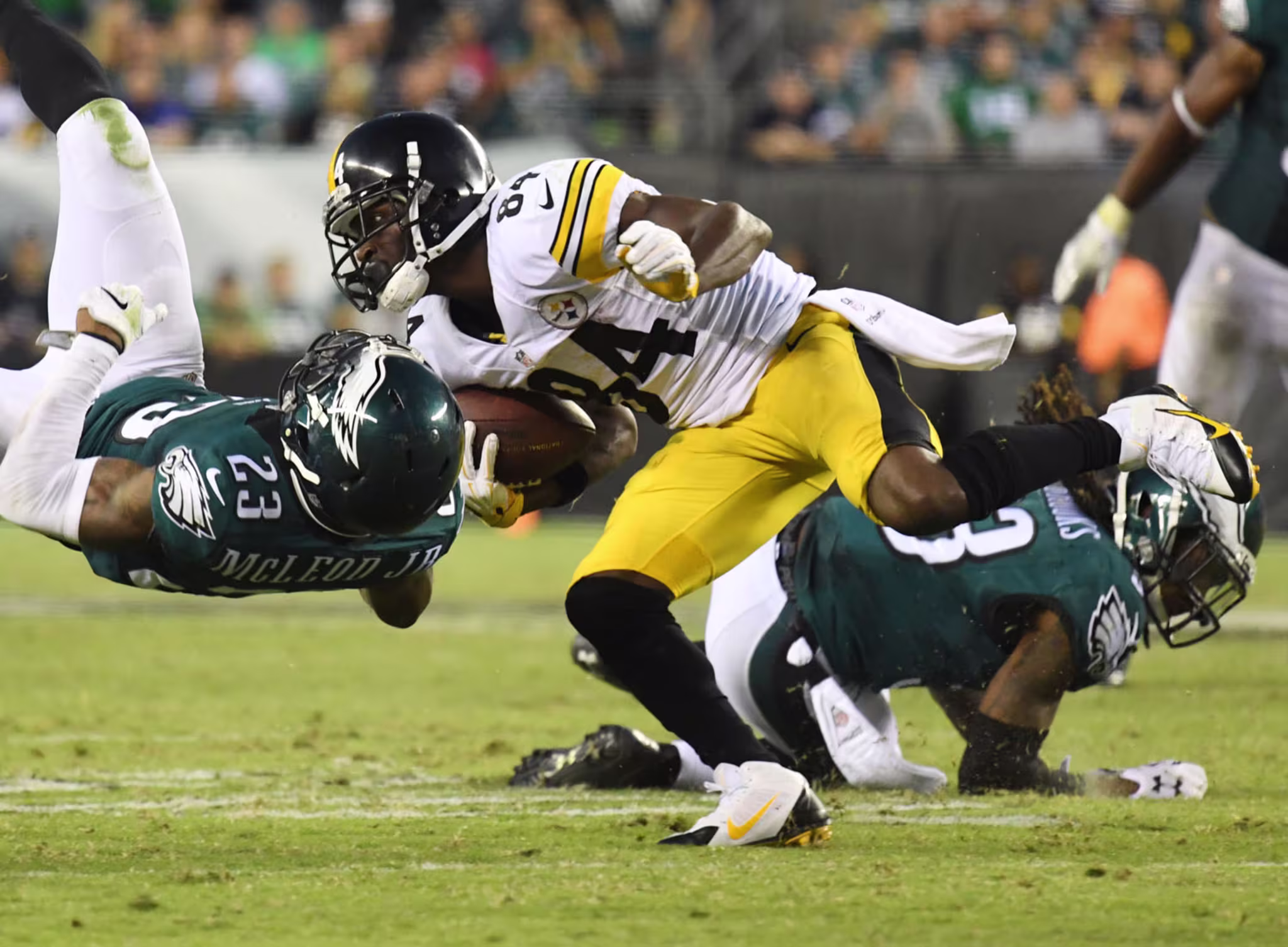 Antonio Brown Forced to Change Cleats