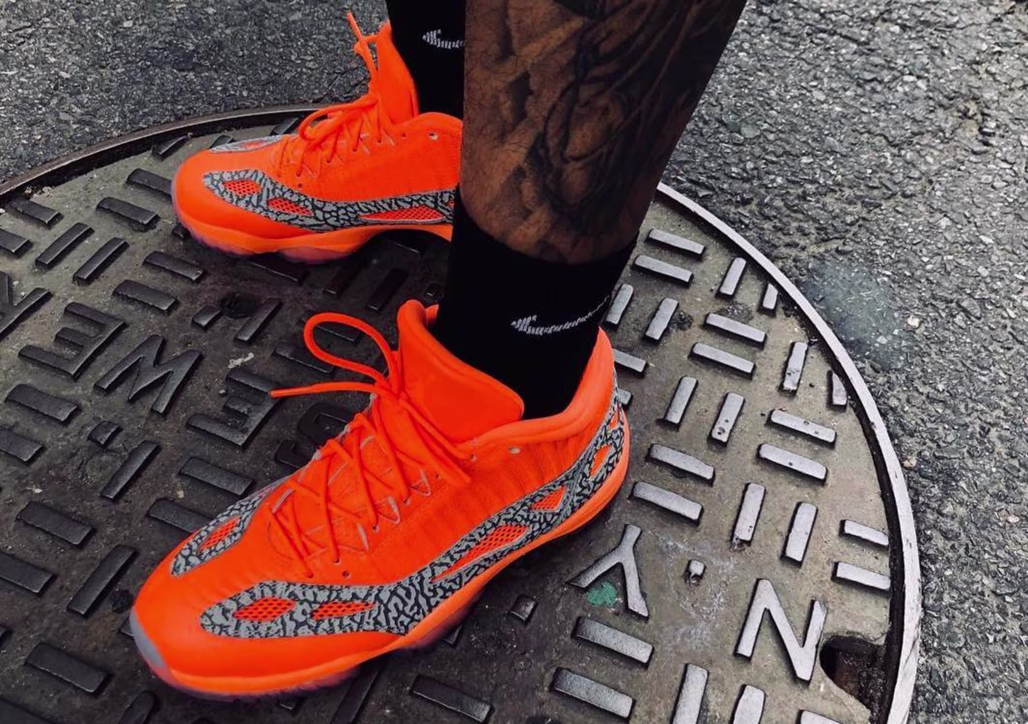 Air Jordan 11 Low IE 'Orange'