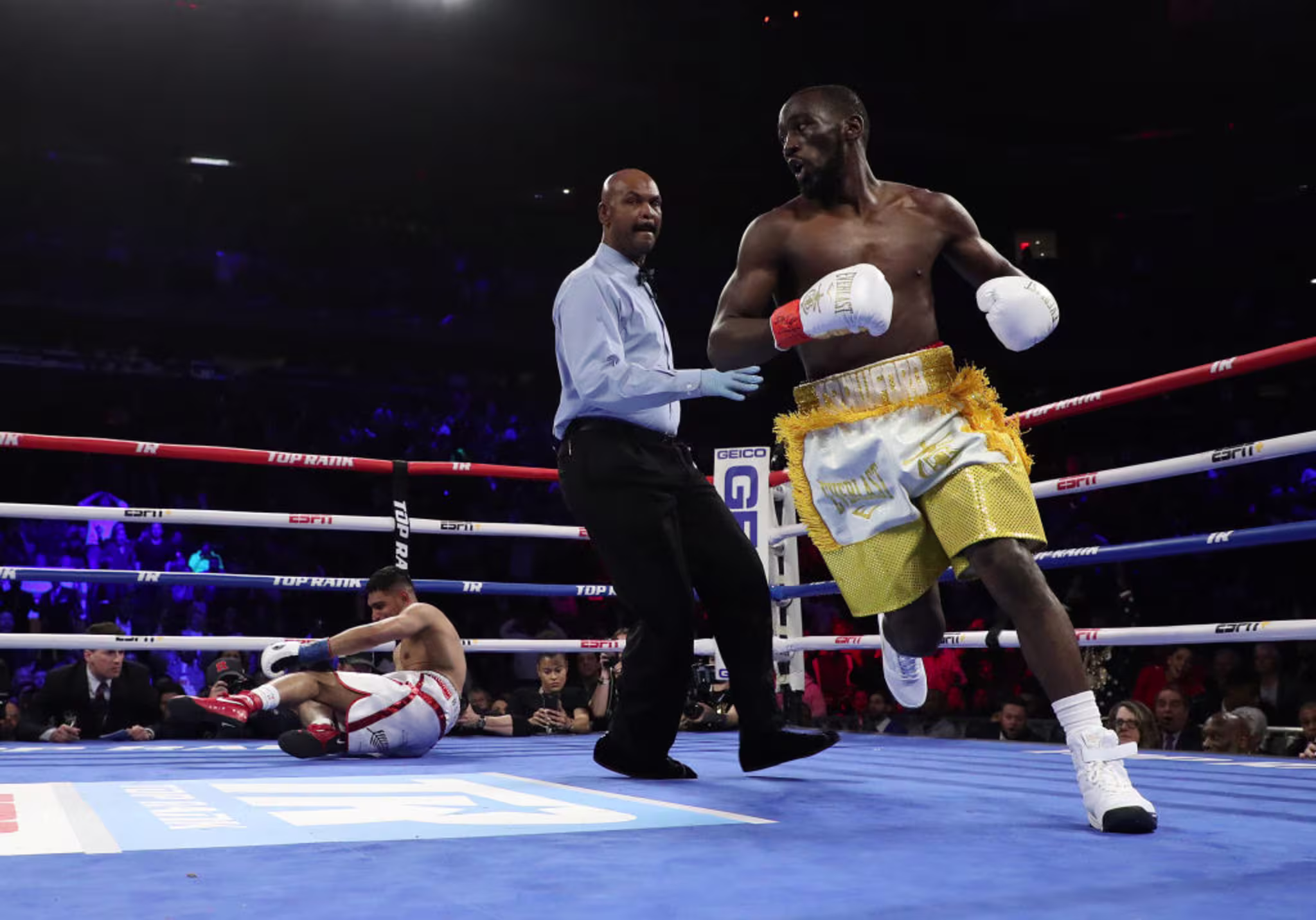 Terence Crawford Ring Run Amir Khan 2019 Getty