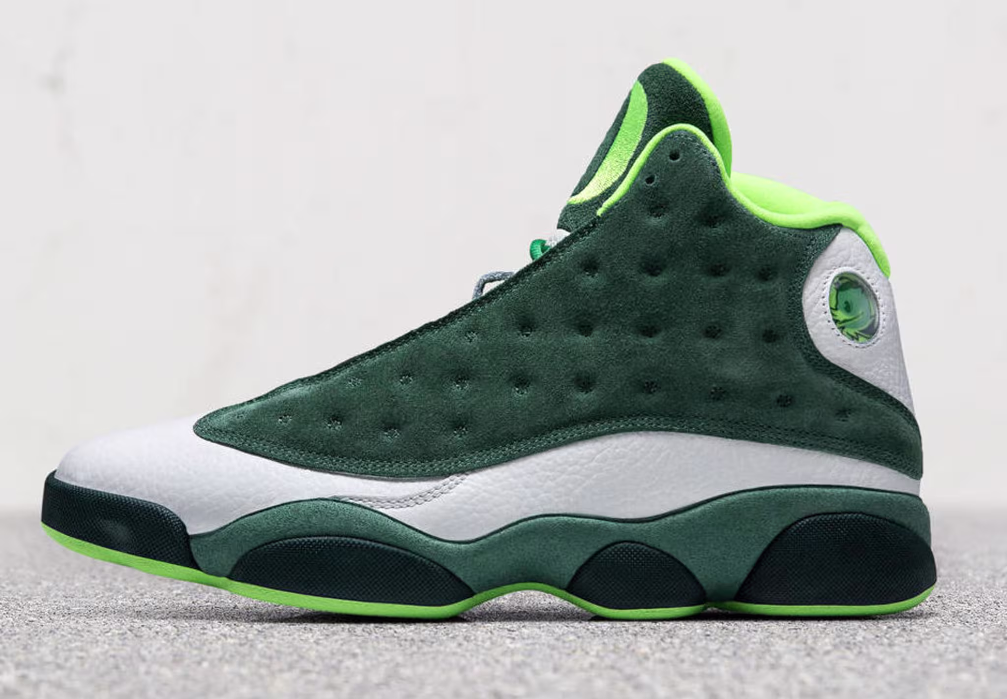 Air Jordan 13 Oregon Ducks Football Friends & Family PE