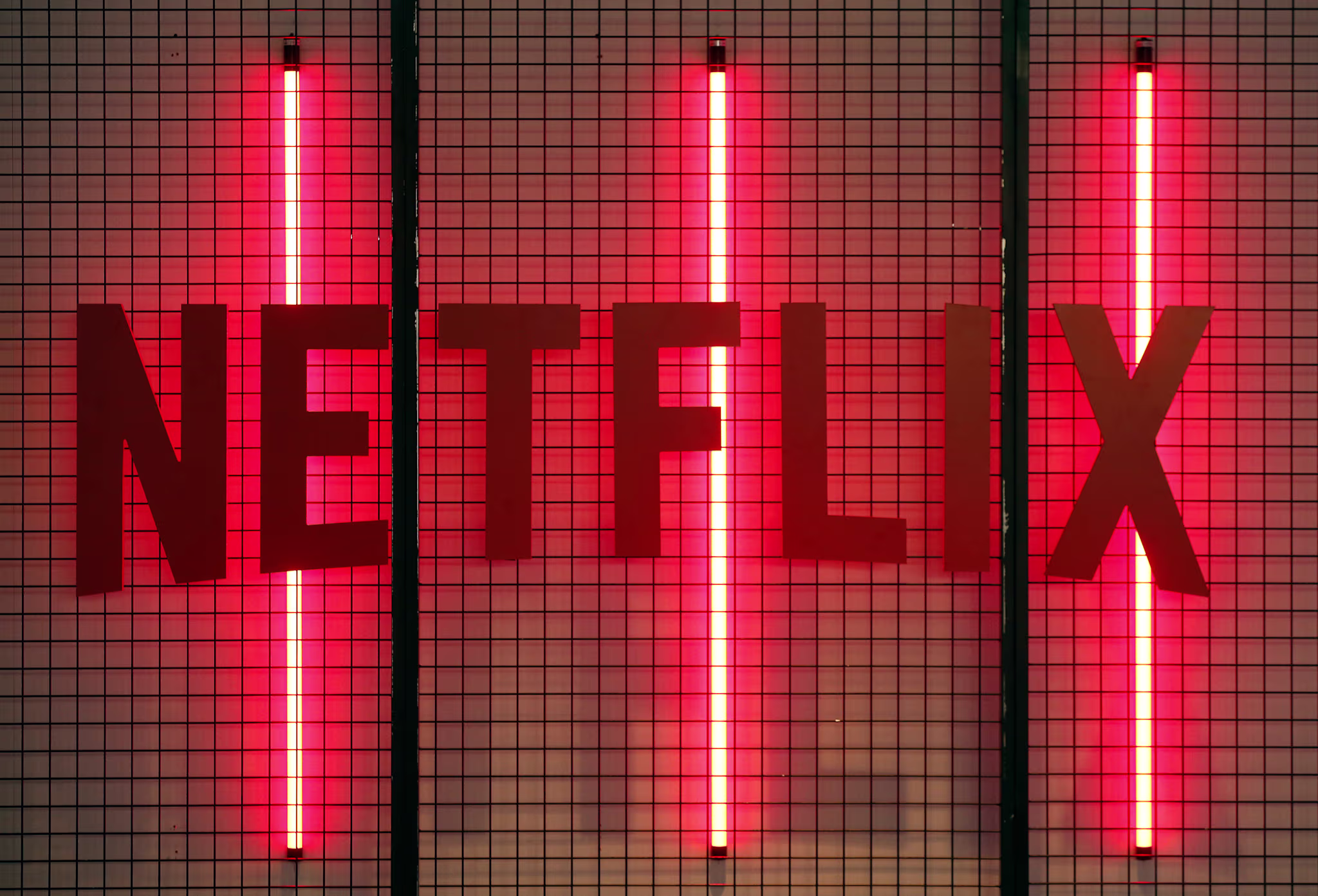 NEtflix logo in neon for article