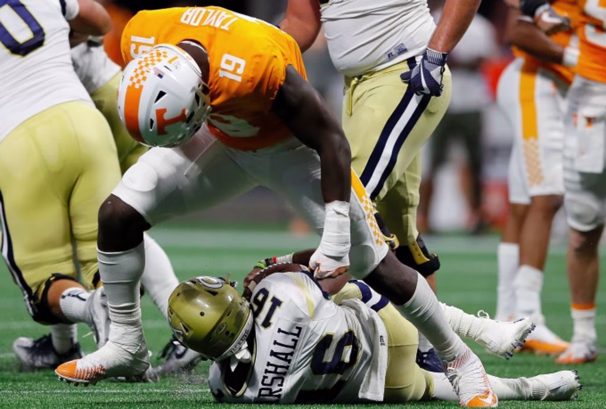 Darrell Taylor makes a sack.